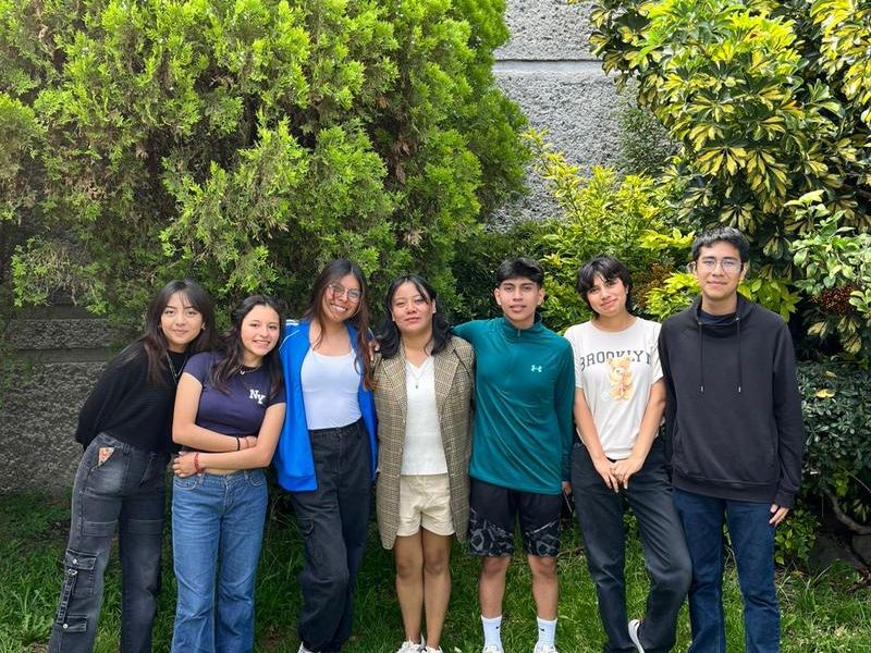 Grupo en el jardín